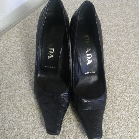 Prada Black Embossed Leather Pump - Picture 4 of 6